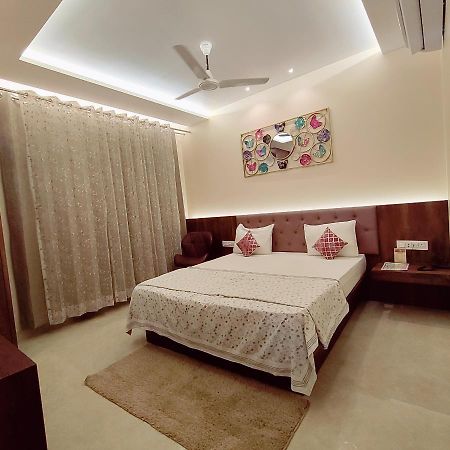 Hotel Luxuria Лудхиана Экстерьер фото