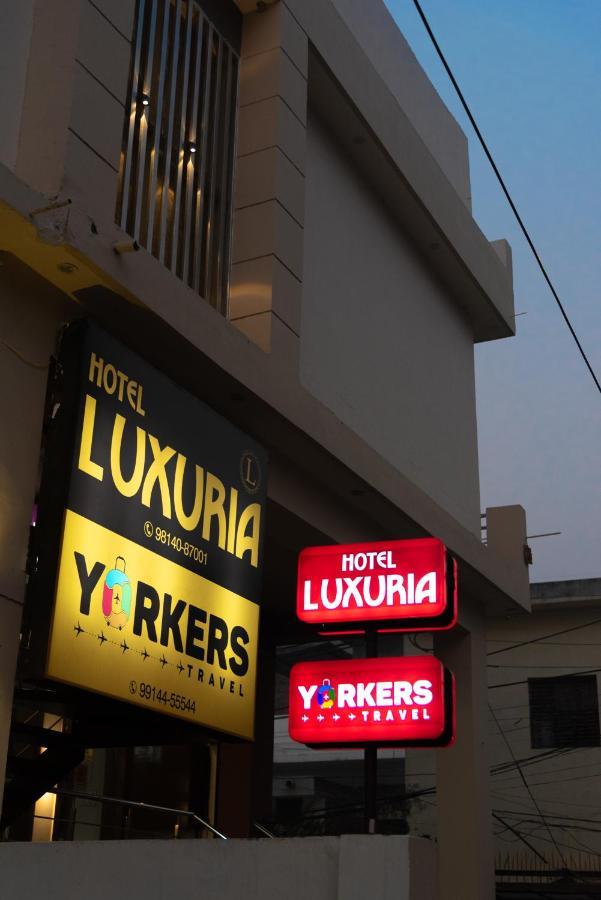 Hotel Luxuria Лудхиана Экстерьер фото