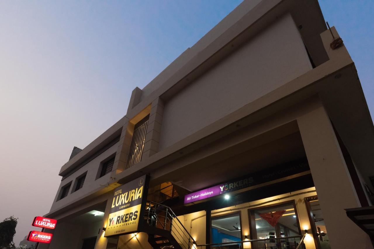 Hotel Luxuria Лудхиана Экстерьер фото