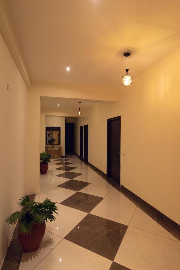 Hotel Luxuria Лудхиана Экстерьер фото