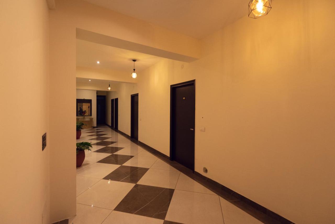 Hotel Luxuria Лудхиана Экстерьер фото