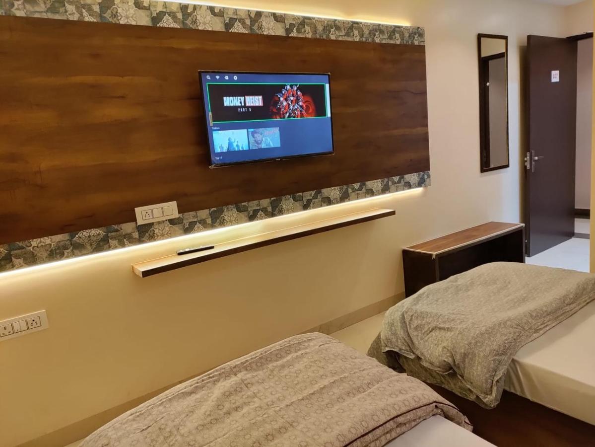 Hotel Luxuria Лудхиана Экстерьер фото