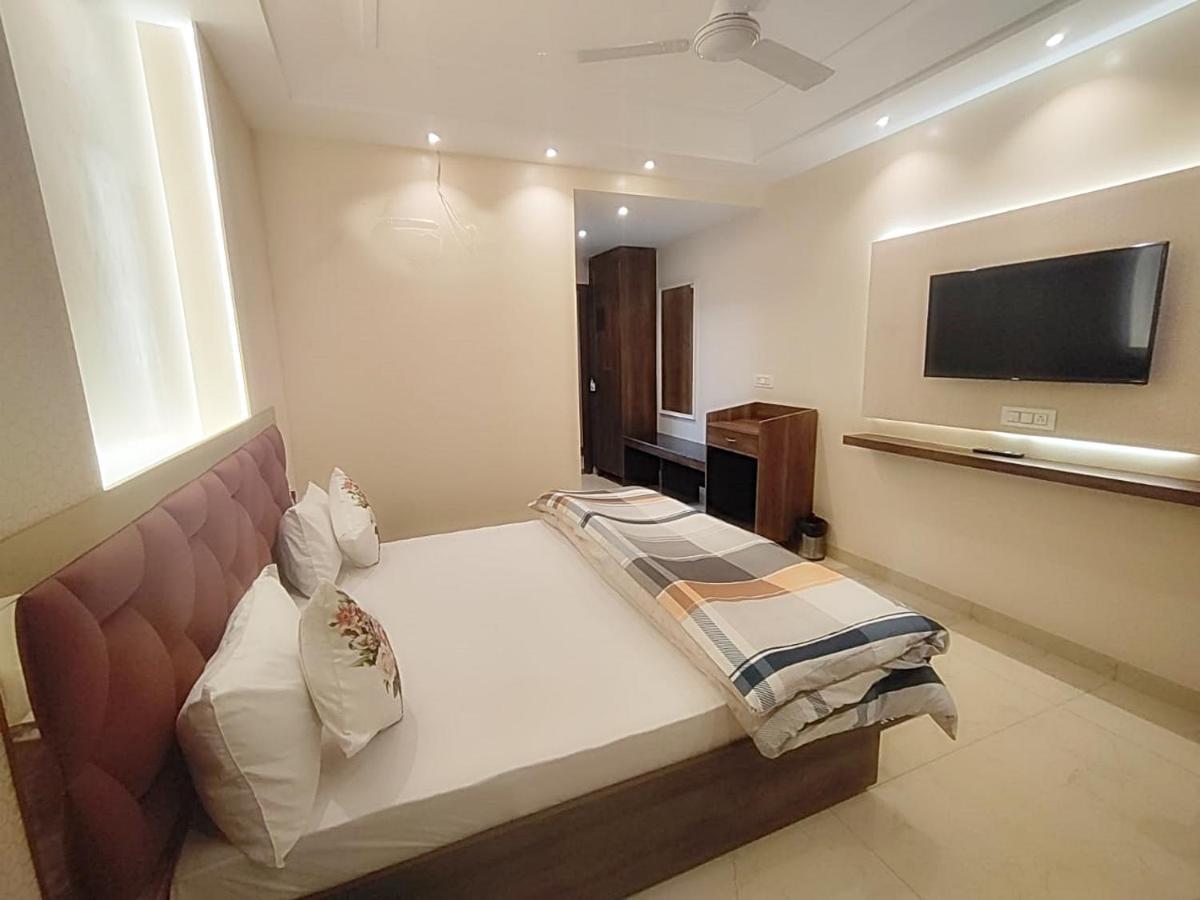 Hotel Luxuria Лудхиана Экстерьер фото