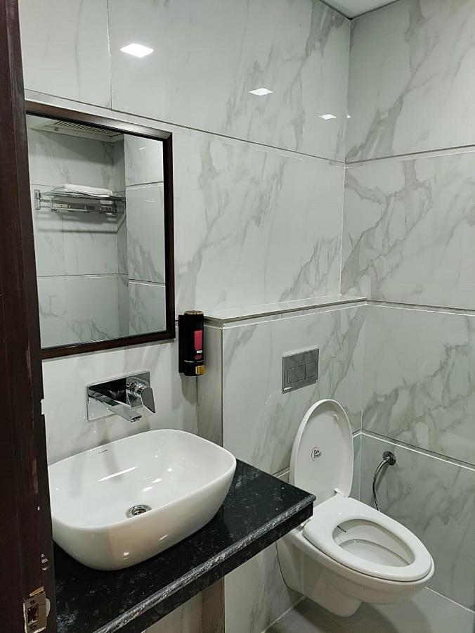 Hotel Luxuria Лудхиана Экстерьер фото