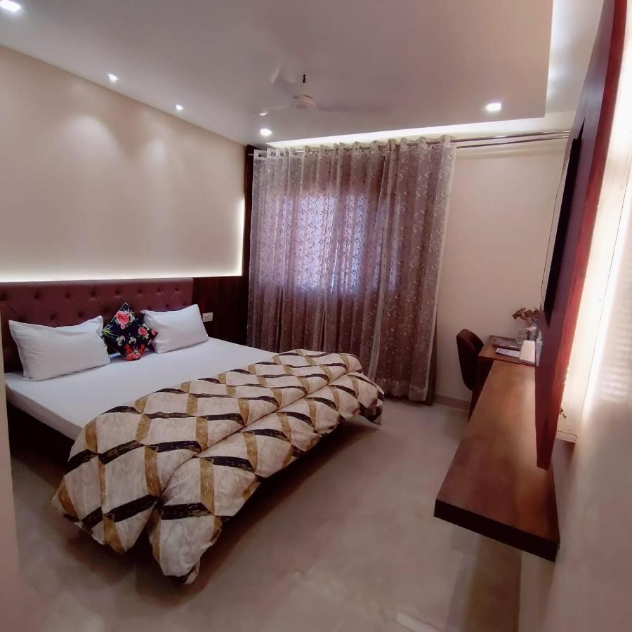 Hotel Luxuria Лудхиана Экстерьер фото