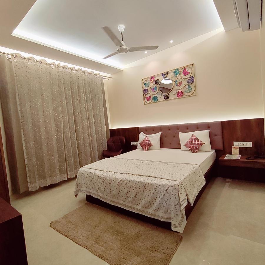 Hotel Luxuria Лудхиана Экстерьер фото