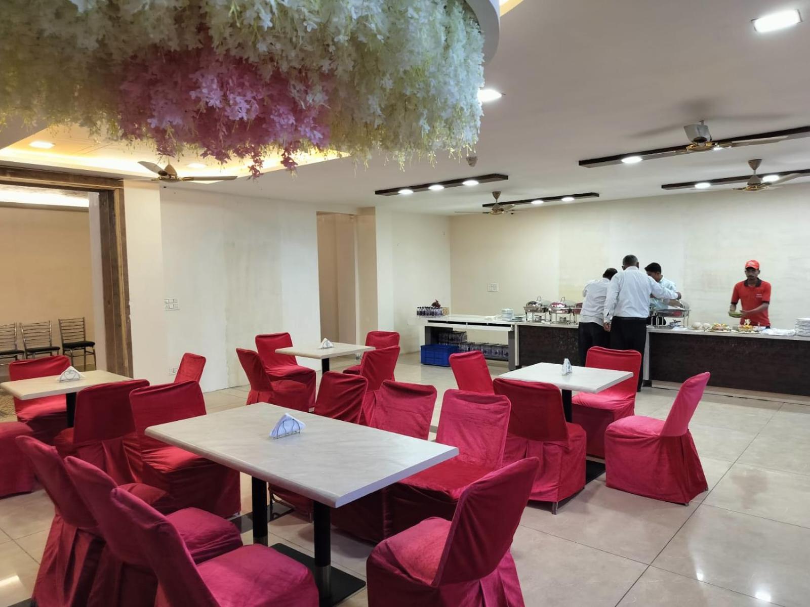 Hotel Luxuria Лудхиана Экстерьер фото