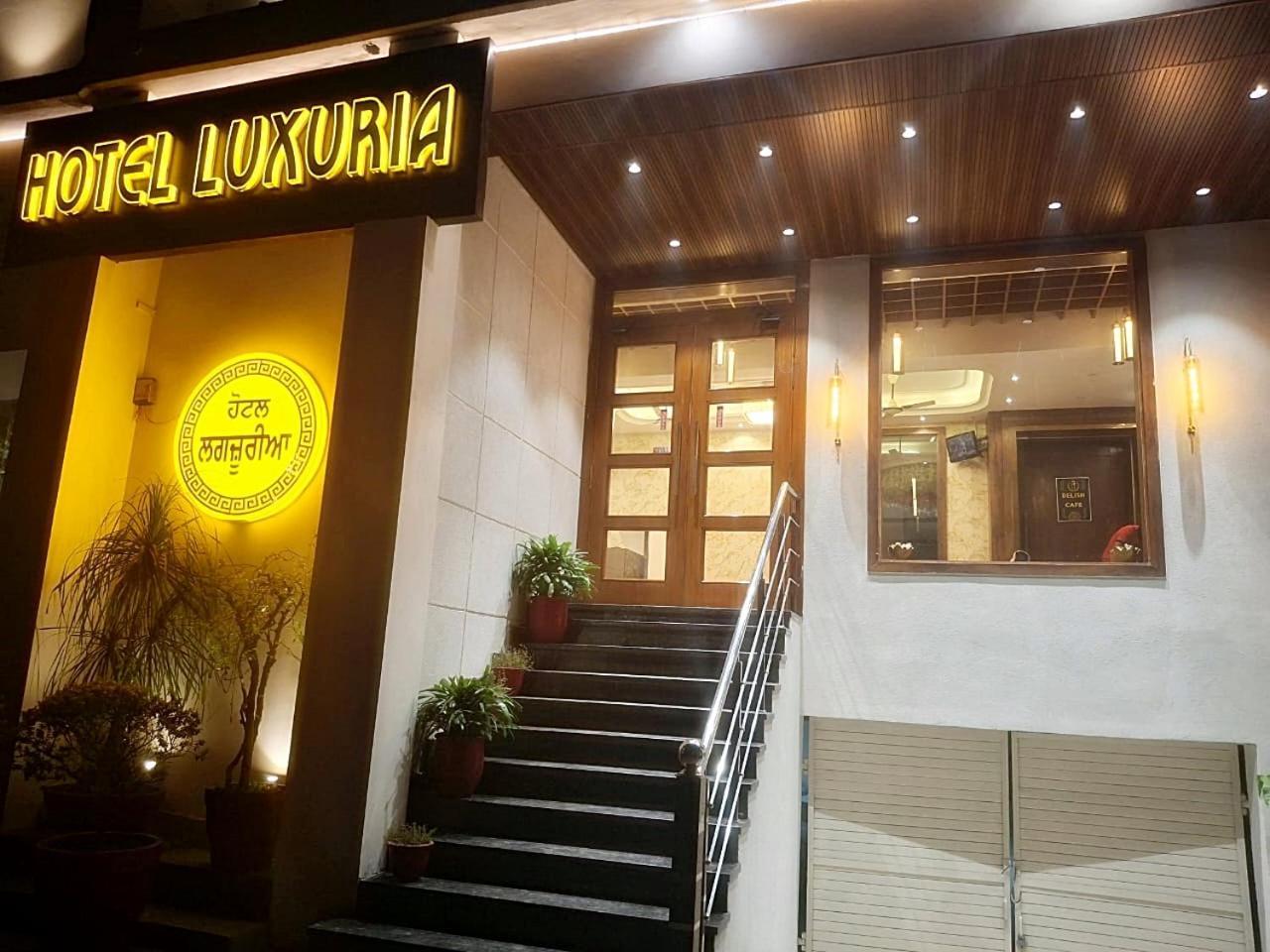 Hotel Luxuria Лудхиана Экстерьер фото